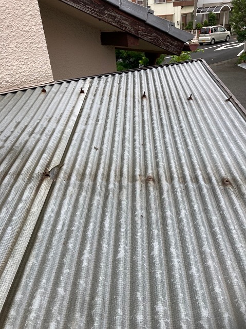 軒先側までの葺き足りと端部の納まり